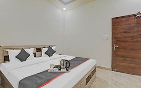 Townhouse P.S.Palace Near Amausi Metro Station